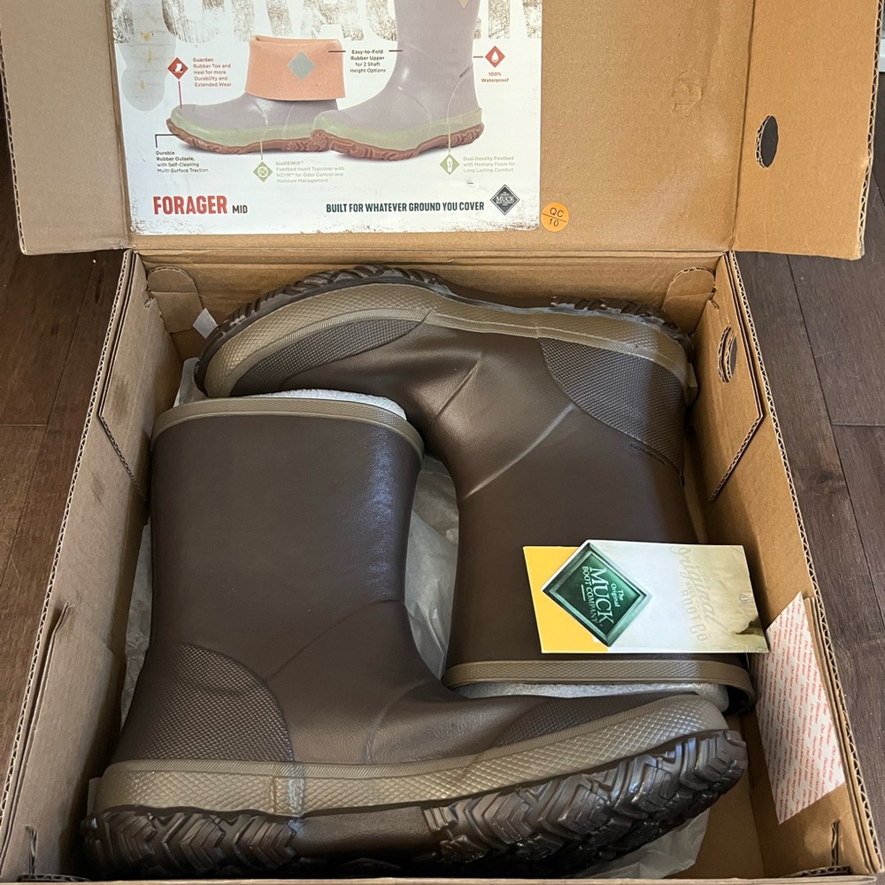 Brand New with tags Muck boots size Men’s 10/ Women’s 11 Forager boot